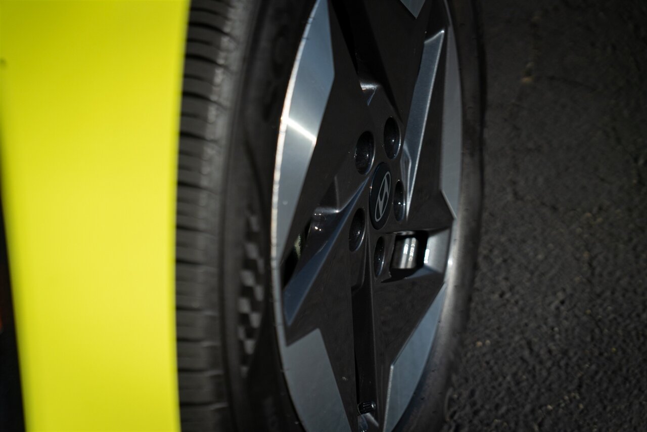 2024 Hyundai KONA Electric Limited   - Photo 5 - Renton, WA 98057