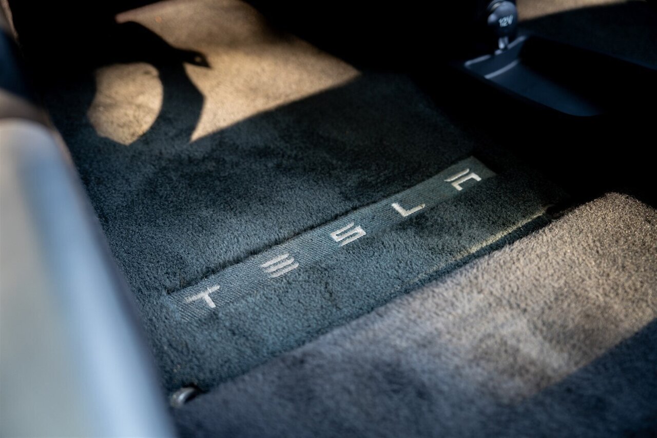 2010 Tesla Roadster   - Photo 45 - Renton, WA 98057