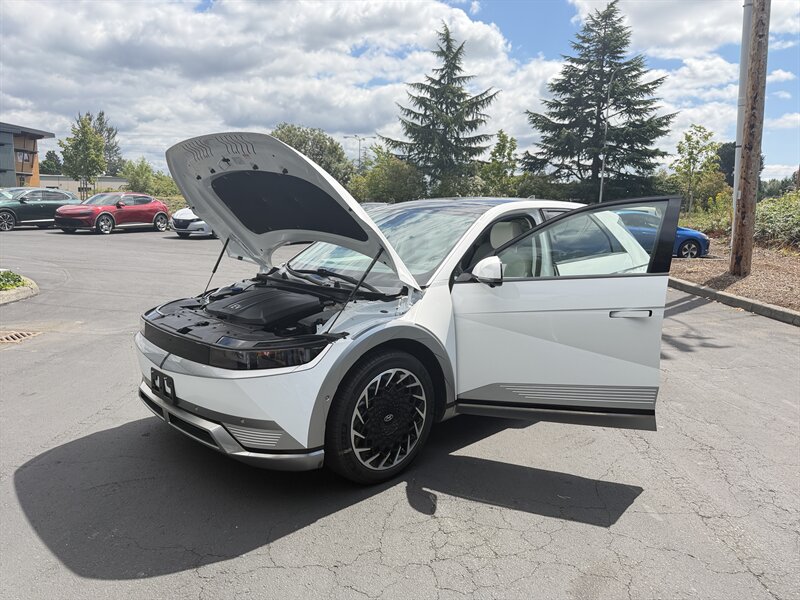 2023 Hyundai IONIQ 5 Limited   - Photo 7 - Renton, WA 98057