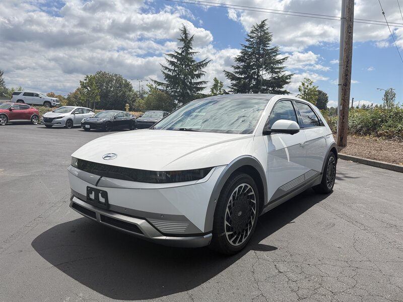 2023 Hyundai IONIQ 5 Limited   - Photo 2 - Renton, WA 98057