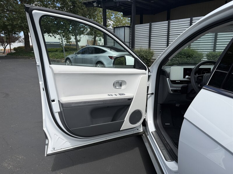 2023 Hyundai IONIQ 5 Limited   - Photo 10 - Renton, WA 98057
