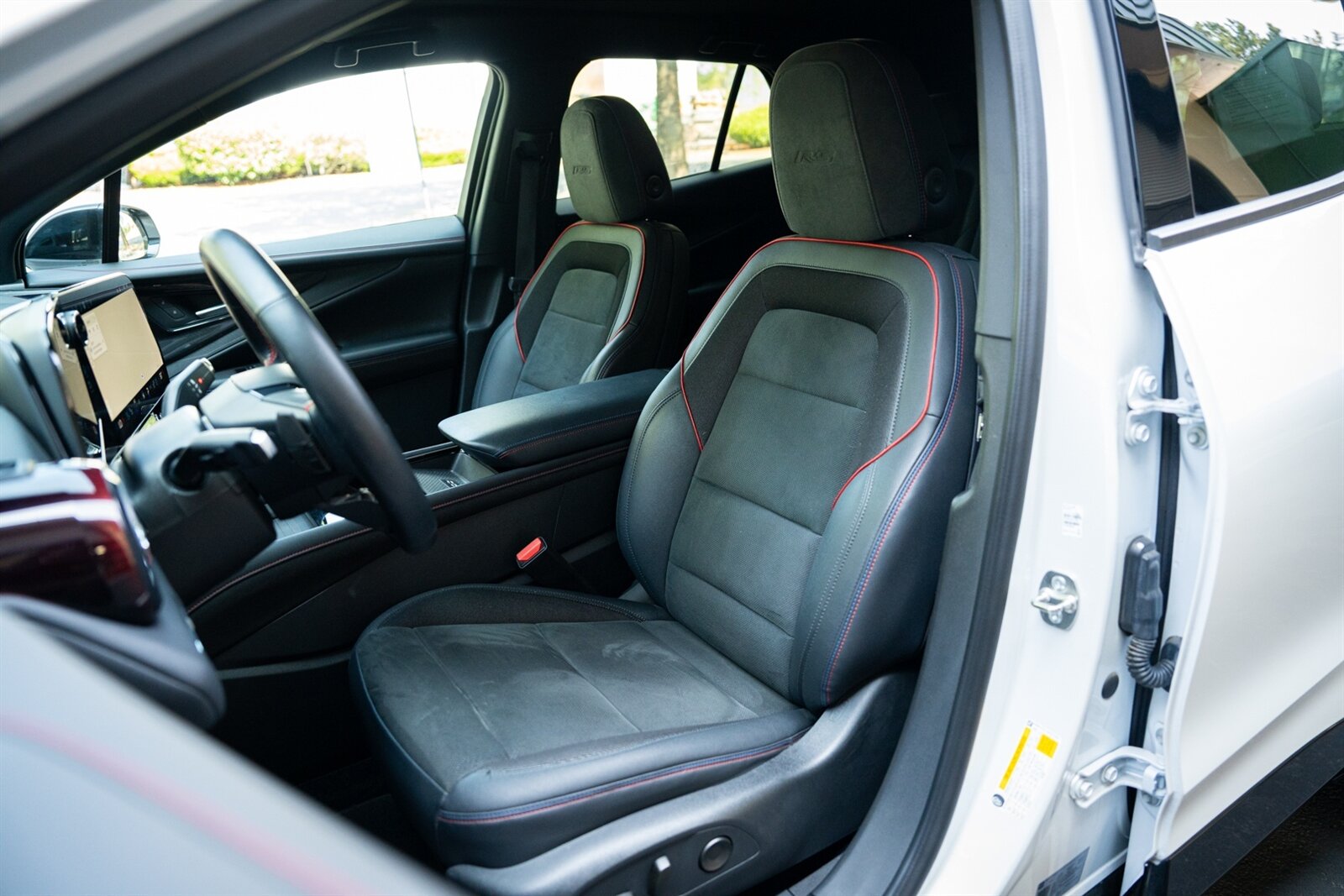 2024 Chevrolet Blazer EV RS   - Photo 30 - Renton, WA 98057
