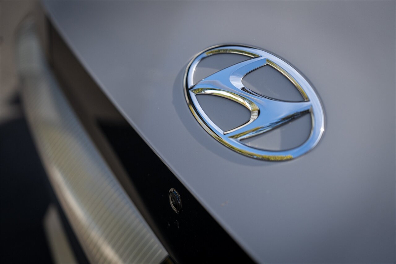 2024 Hyundai IONIQ 5 Limited   - Photo 3 - Renton, WA 98057