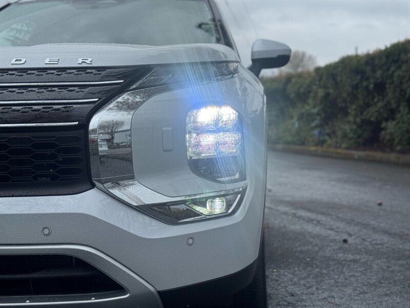 2024 Mitsubishi Outlander PHEV SE   - Photo 4 - Renton, WA 98057