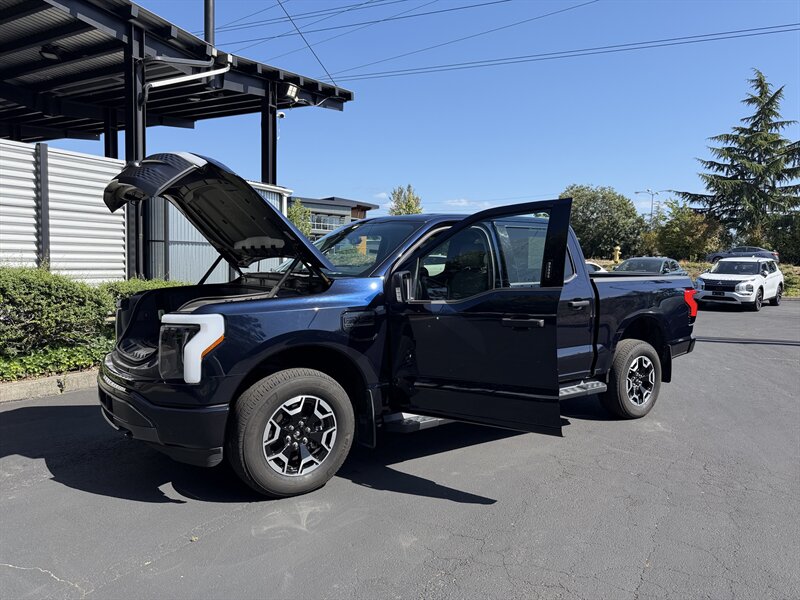 2023 Ford F-150 Lightning XLT   - Photo 4 - Renton, WA 98057