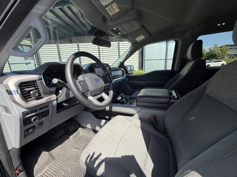 2023 Ford F-150 Lightning XLT   - Photo 11 - Renton, WA 98057