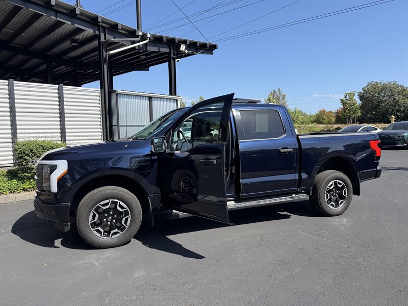 2023 Ford F-150 Lightning XLT   - Photo 3 - Renton, WA 98057
