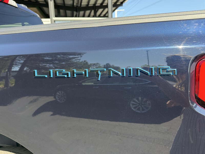 2023 Ford F-150 Lightning XLT   - Photo 10 - Renton, WA 98057