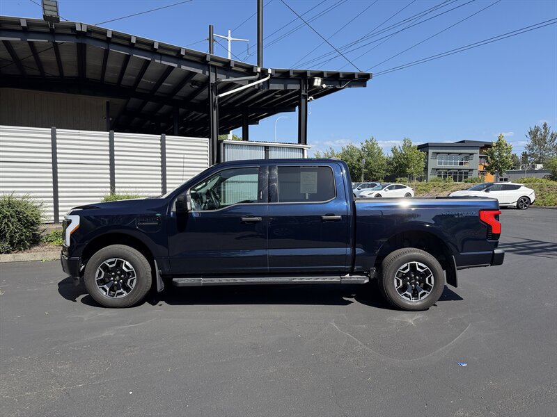 2023 Ford F-150 Lightning XLT   - Photo 6 - Renton, WA 98057