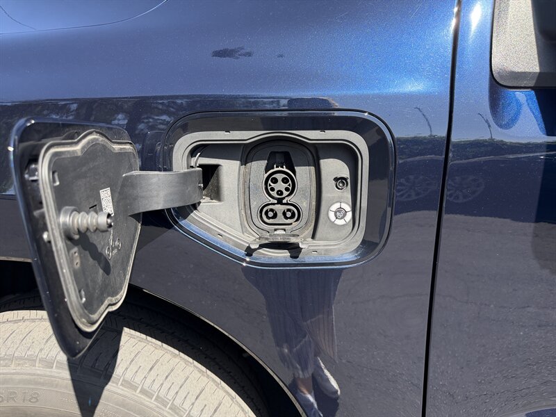 2023 Ford F-150 Lightning XLT   - Photo 23 - Renton, WA 98057