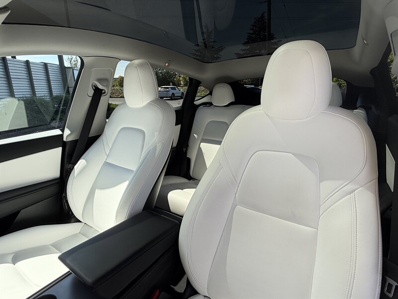 2022 Tesla Model Y Performance   - Photo 26 - Renton, WA 98057