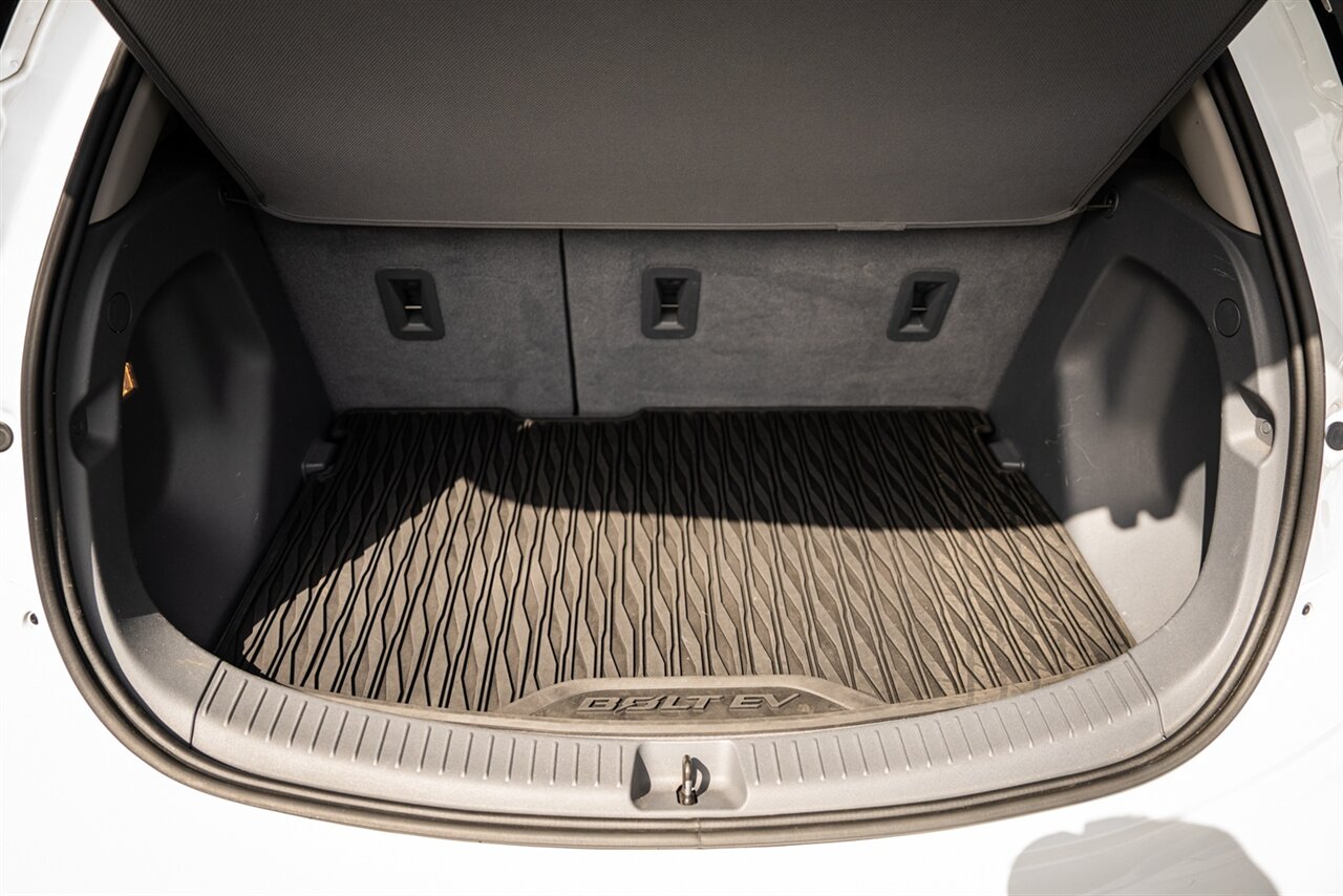 2017 Chevrolet Bolt EV Premier   - Photo 49 - Renton, WA 98057