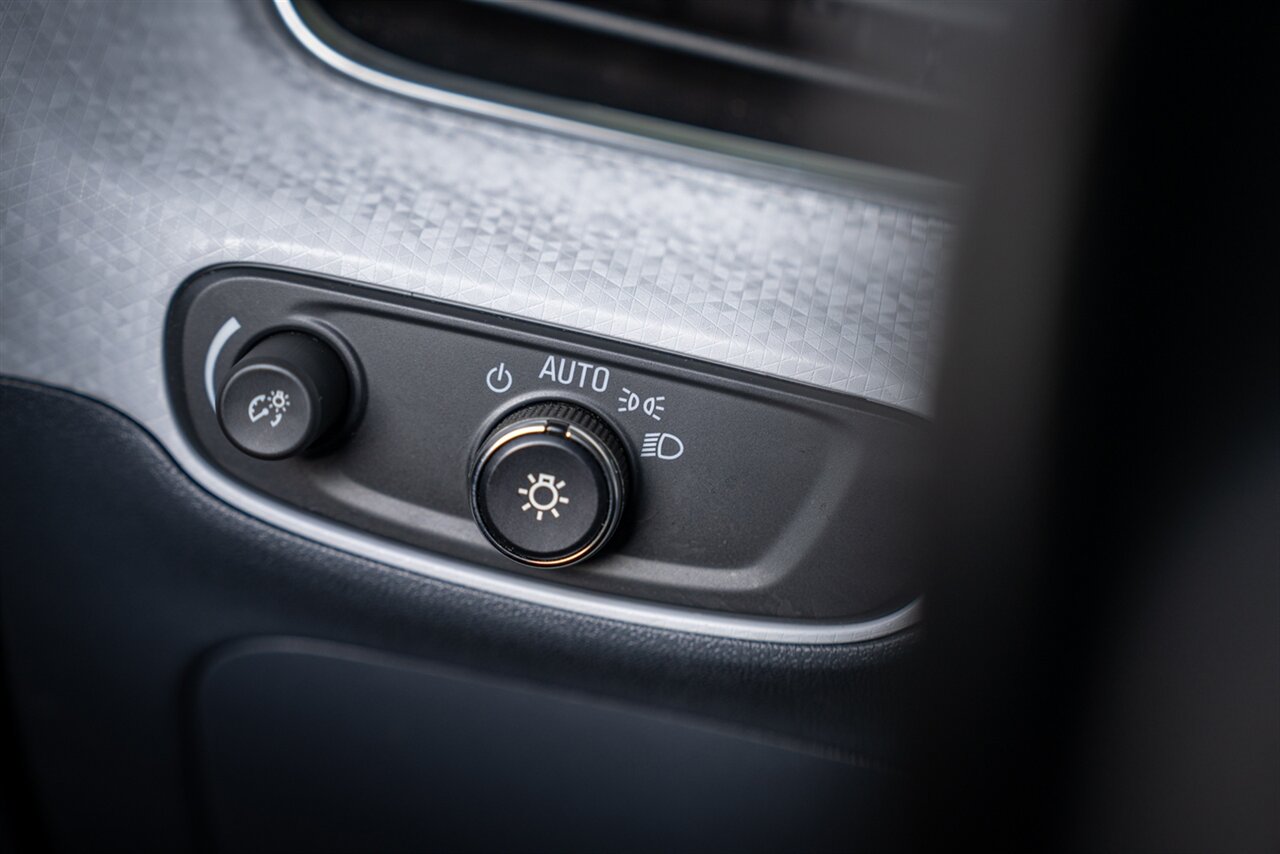 2017 Chevrolet Bolt EV Premier   - Photo 34 - Renton, WA 98057