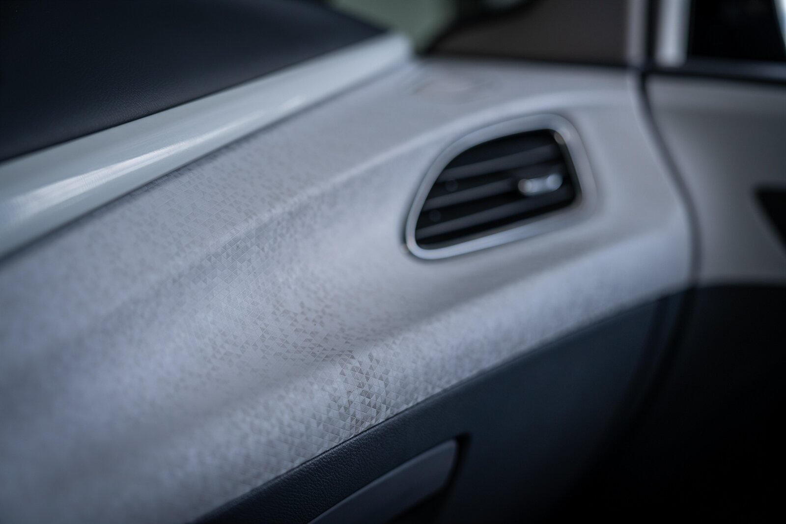 2017 Chevrolet Bolt EV Premier   - Photo 37 - Renton, WA 98057