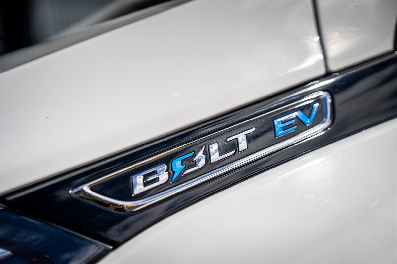 2017 Chevrolet Bolt EV Premier   - Photo 6 - Renton, WA 98057