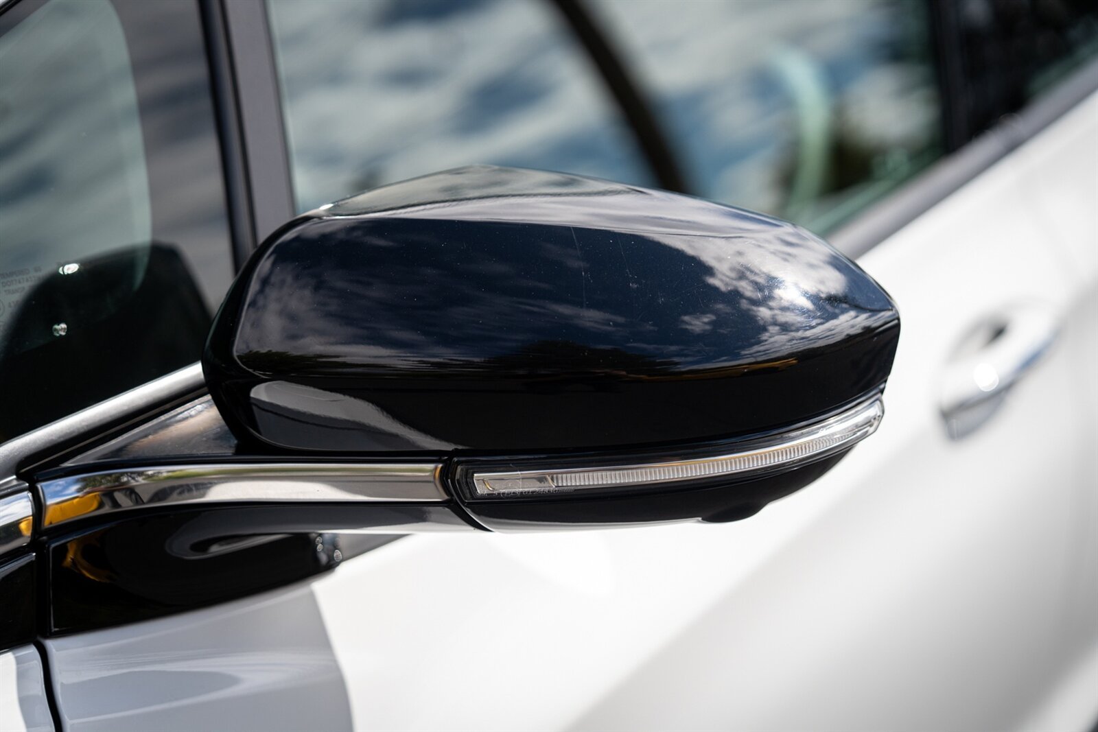 2017 Chevrolet Bolt EV Premier   - Photo 8 - Renton, WA 98057