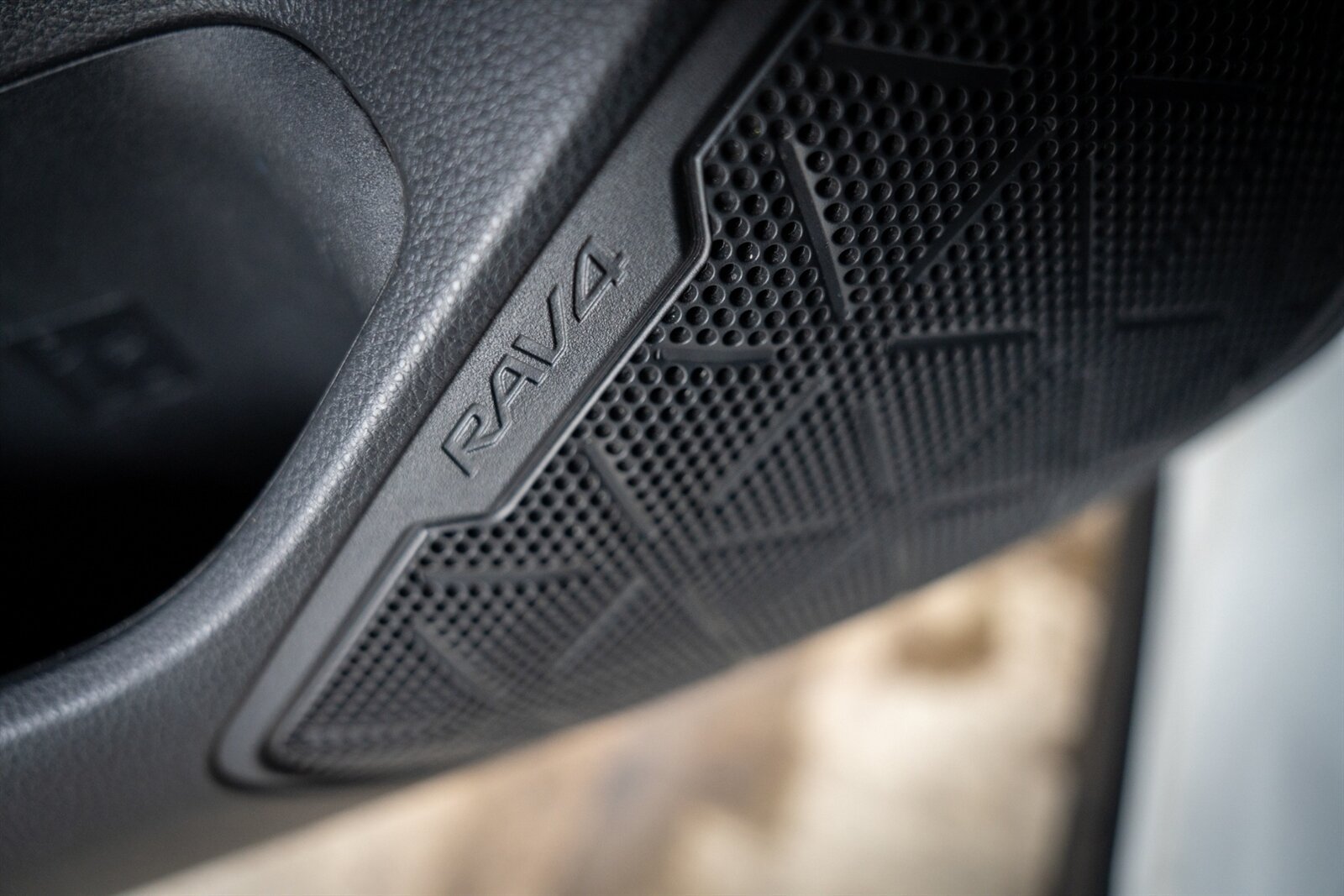 2025 Toyota RAV4 Hybrid XLE   - Photo 38 - Renton, WA 98057