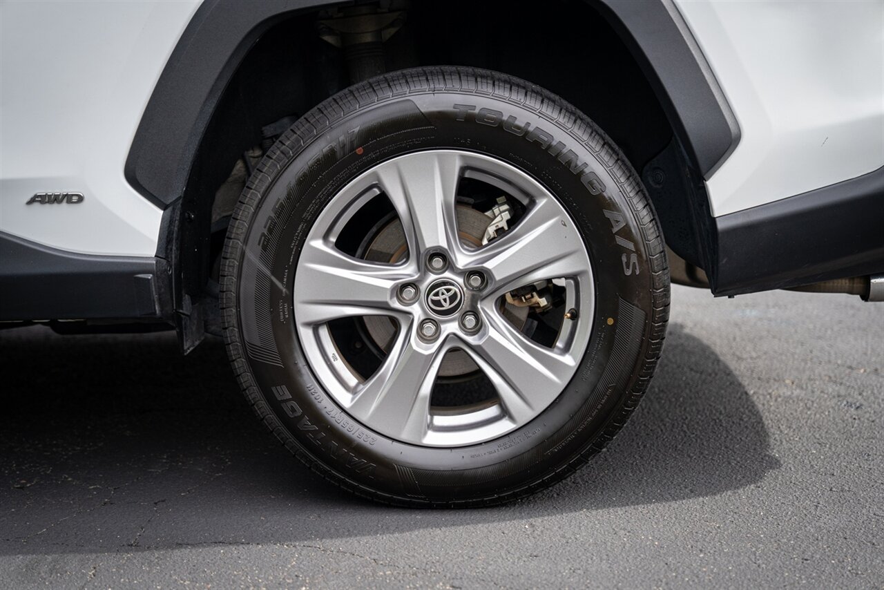 2025 Toyota RAV4 Hybrid XLE   - Photo 15 - Renton, WA 98057