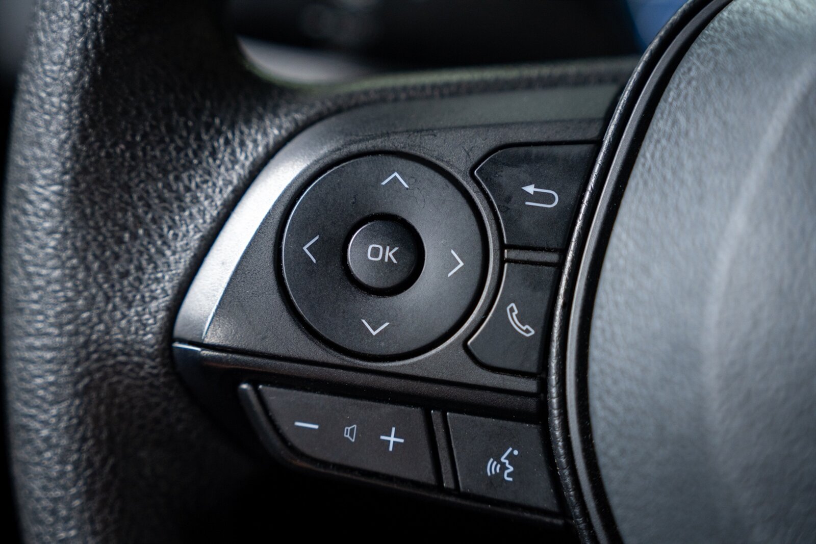 2025 Toyota RAV4 Hybrid XLE   - Photo 24 - Renton, WA 98057