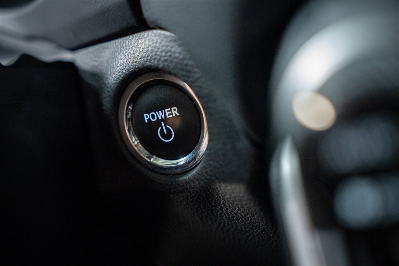 2025 Toyota RAV4 Hybrid XLE   - Photo 36 - Renton, WA 98057