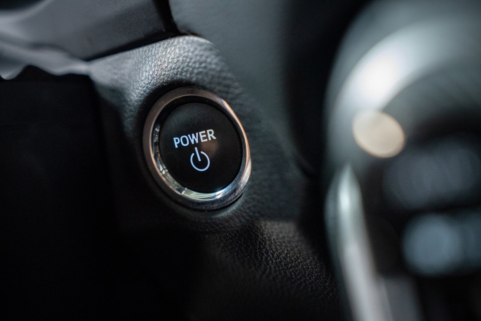 2025 Toyota RAV4 Hybrid XLE   - Photo 36 - Renton, WA 98057
