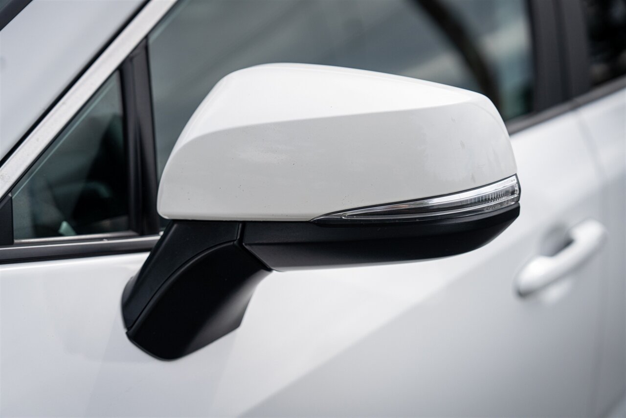 2025 Toyota RAV4 Hybrid XLE   - Photo 6 - Renton, WA 98057