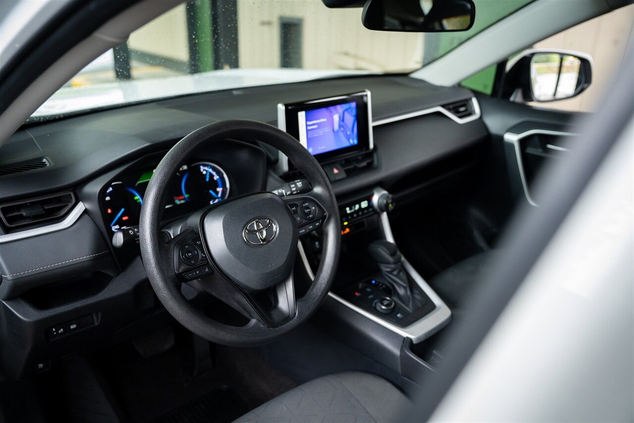 2025 Toyota RAV4 Hybrid XLE   - Photo 18 - Renton, WA 98057