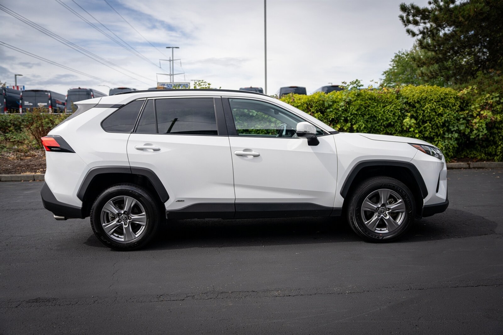 2025 Toyota RAV4 Hybrid XLE   - Photo 11 - Renton, WA 98057