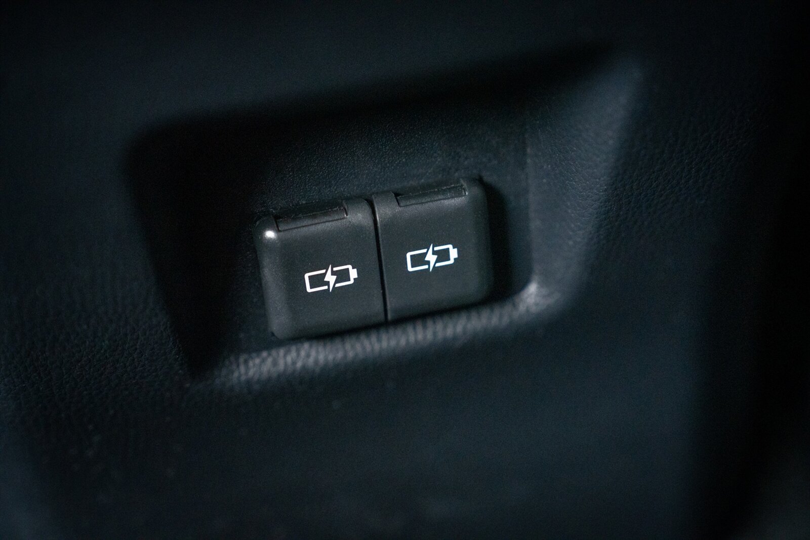 2025 Toyota RAV4 Hybrid XLE   - Photo 40 - Renton, WA 98057