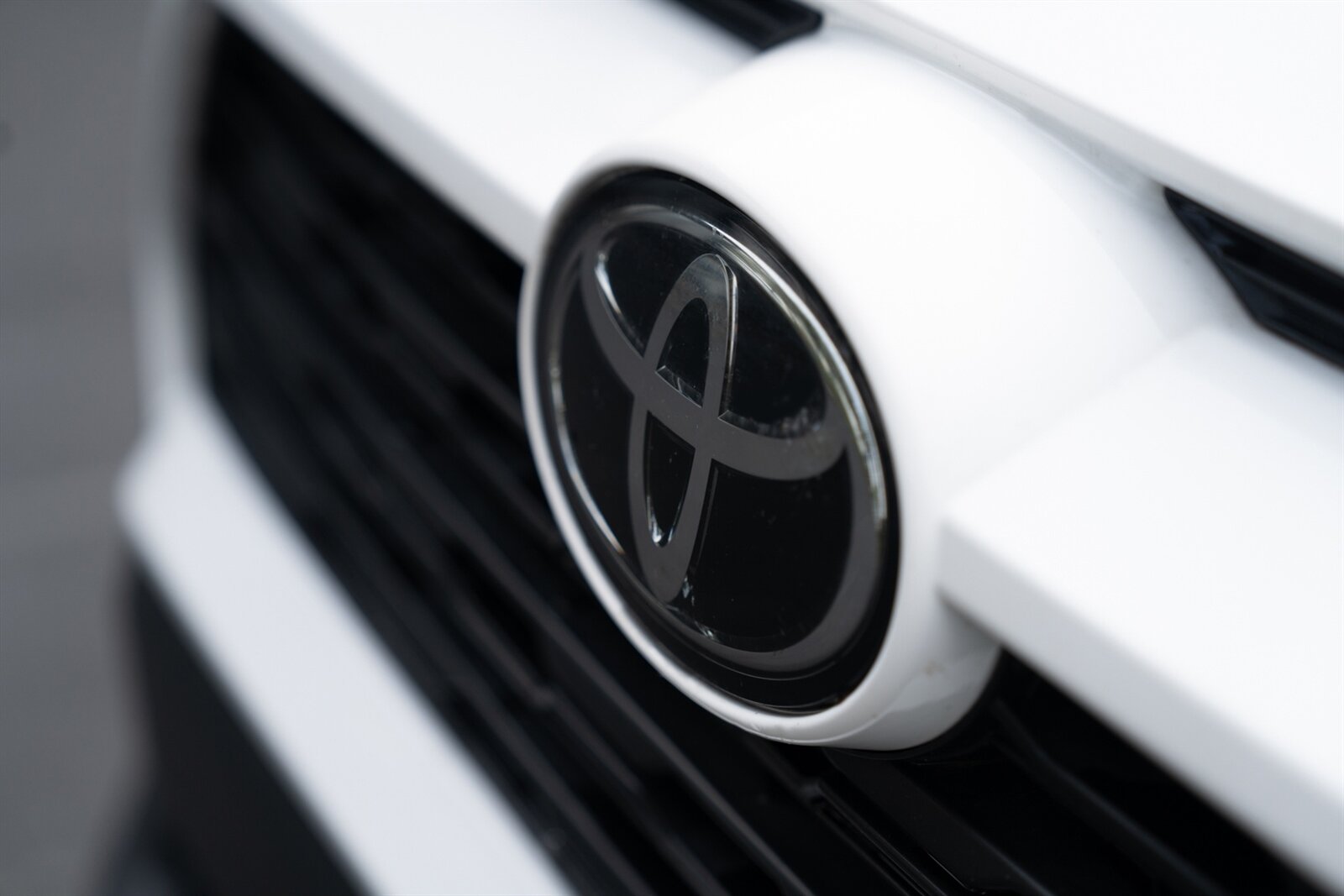2025 Toyota RAV4 Hybrid XLE   - Photo 3 - Renton, WA 98057