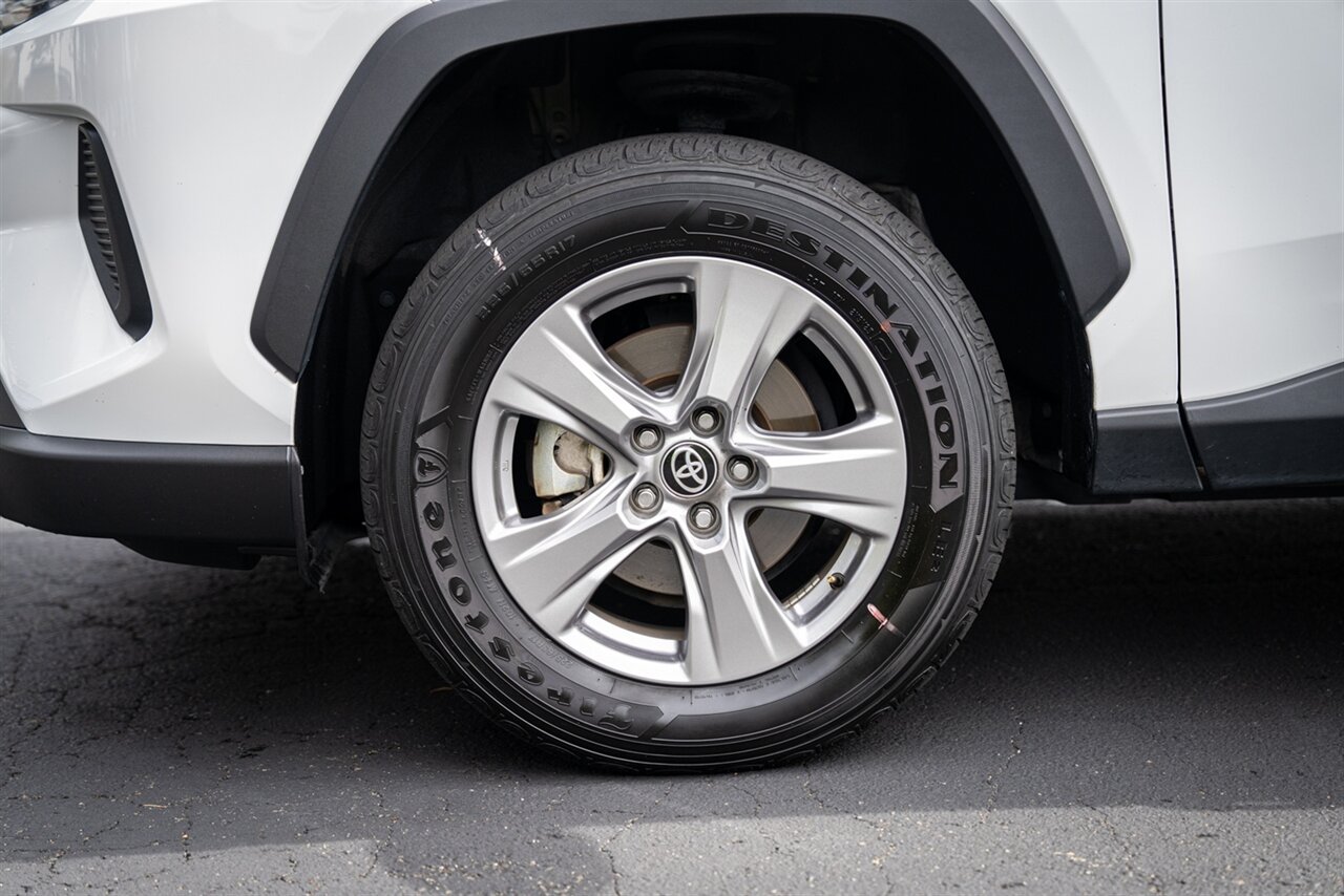 2025 Toyota RAV4 Hybrid XLE   - Photo 14 - Renton, WA 98057