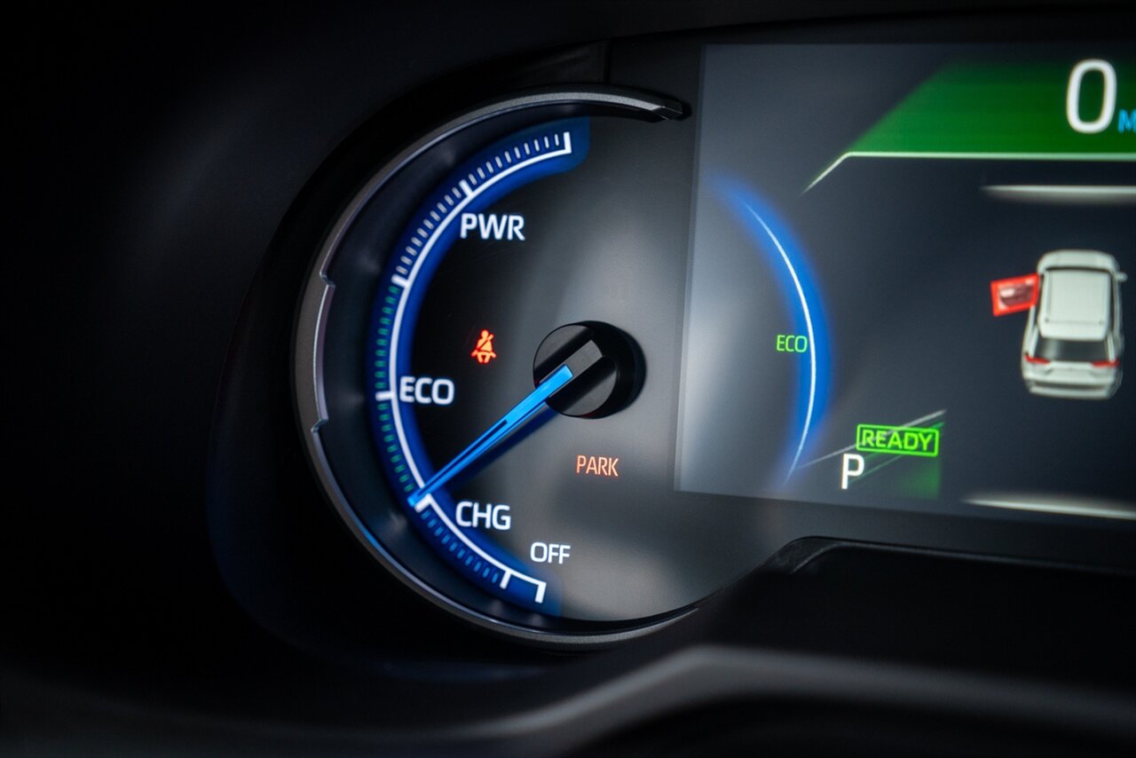 2025 Toyota RAV4 Hybrid XLE   - Photo 30 - Renton, WA 98057