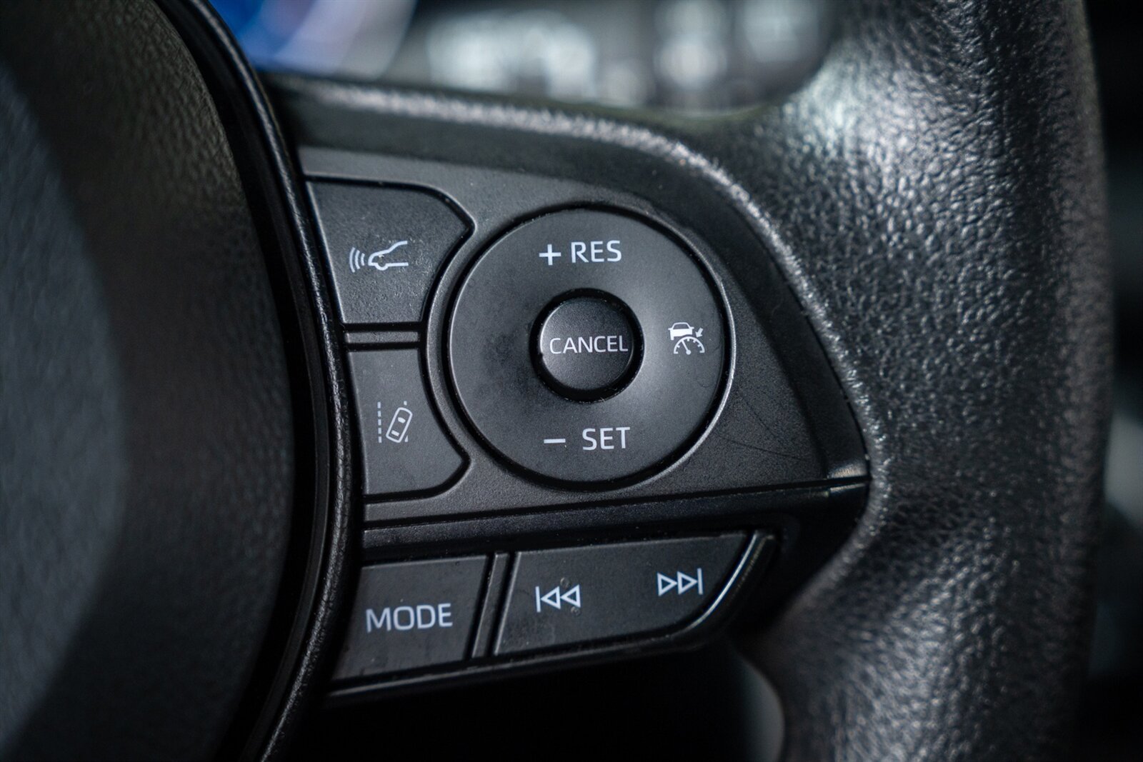 2025 Toyota RAV4 Hybrid XLE   - Photo 25 - Renton, WA 98057