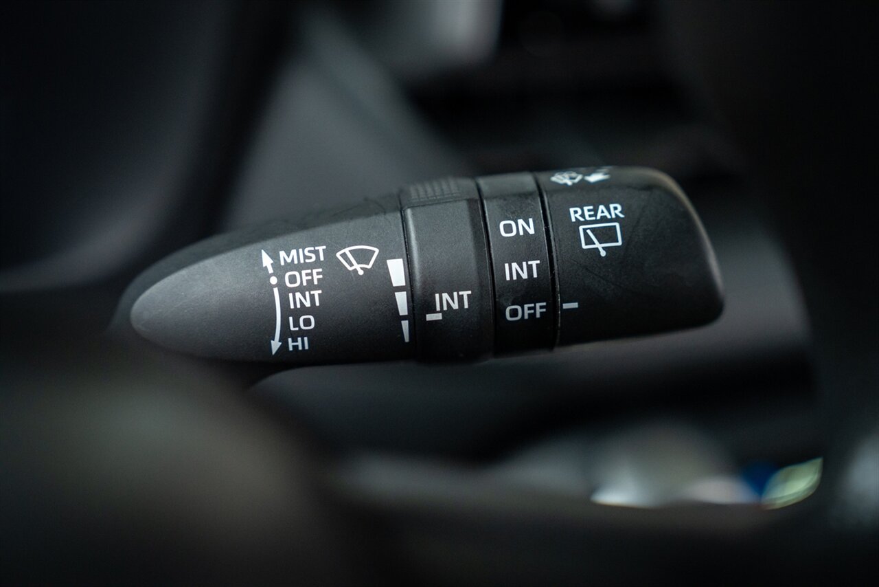 2025 Toyota RAV4 Hybrid XLE   - Photo 27 - Renton, WA 98057