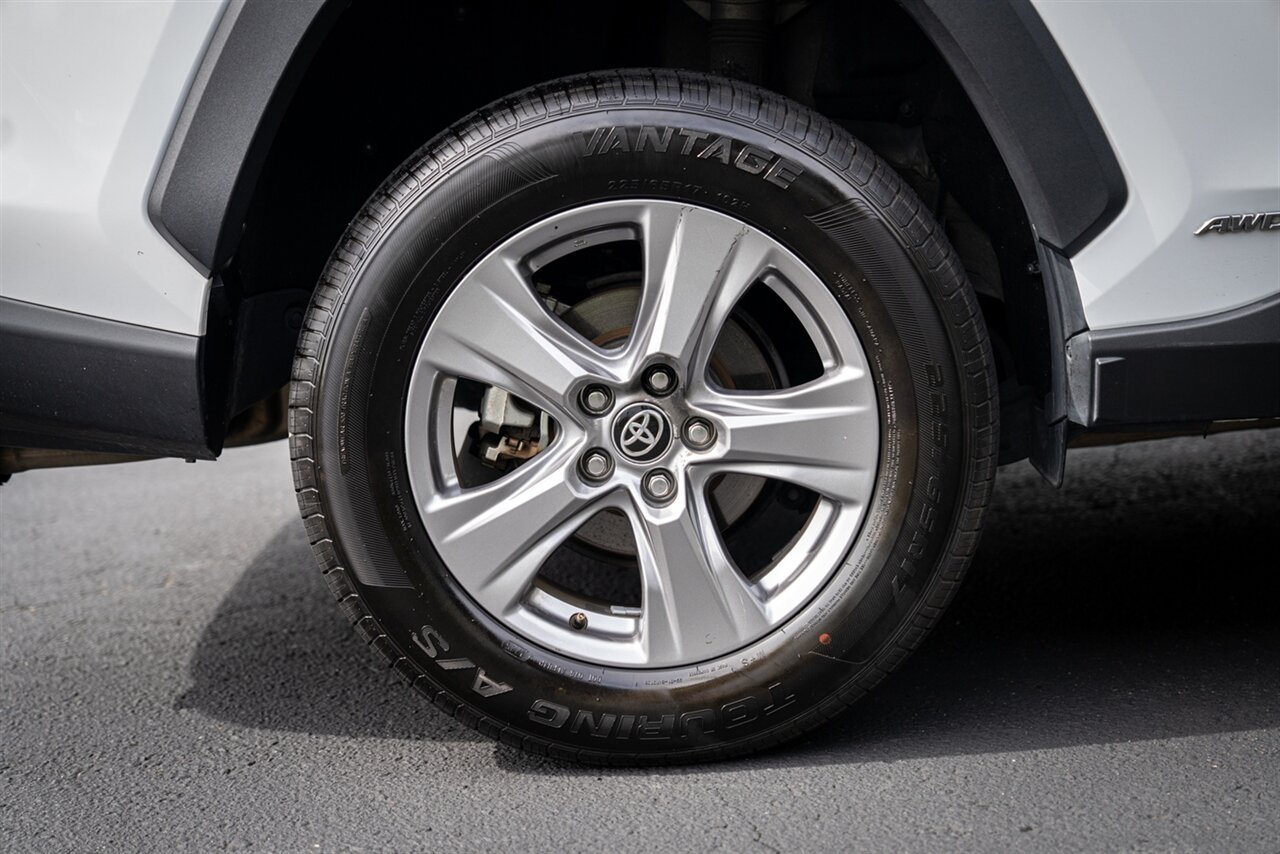 2025 Toyota RAV4 Hybrid XLE   - Photo 16 - Renton, WA 98057