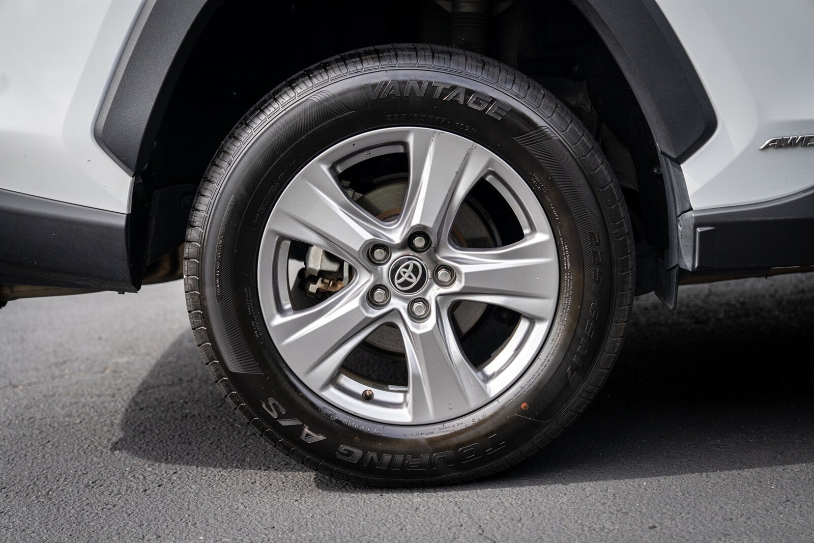 2025 Toyota RAV4 Hybrid XLE   - Photo 16 - Renton, WA 98057