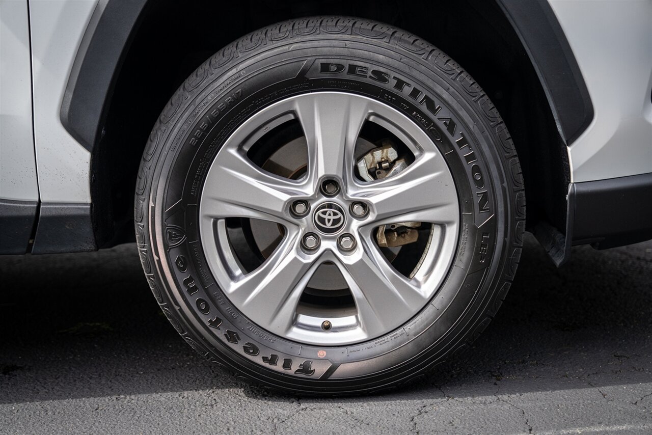 2025 Toyota RAV4 Hybrid XLE   - Photo 17 - Renton, WA 98057