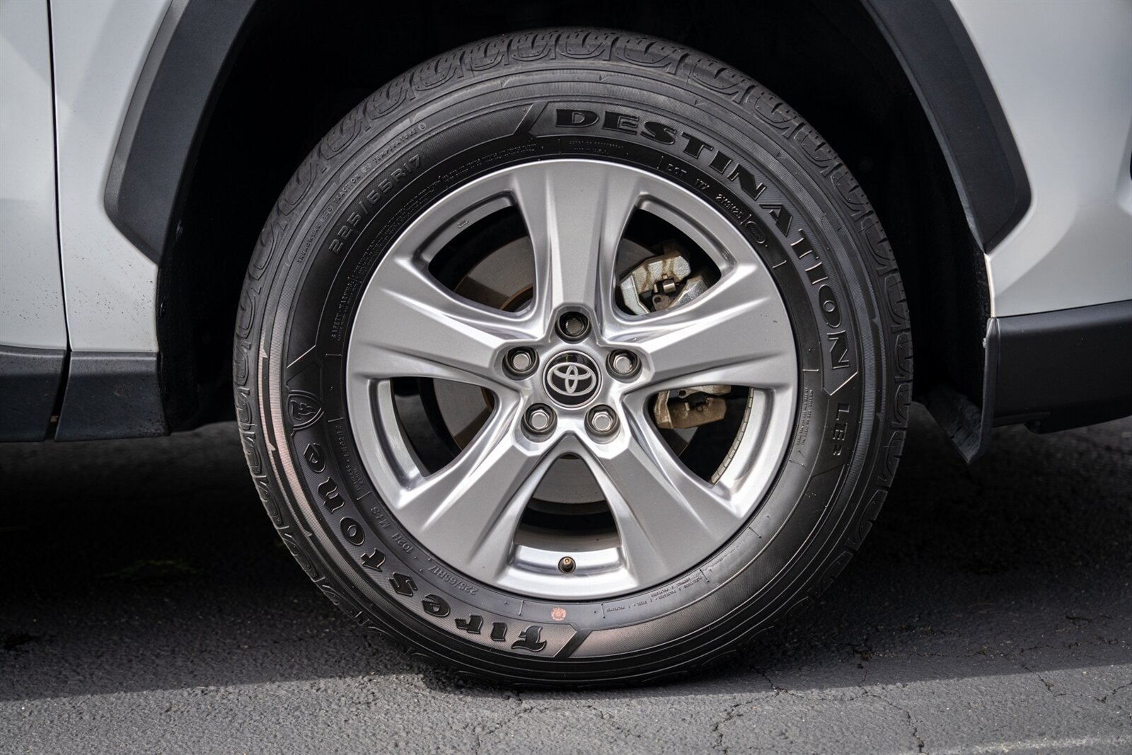 2025 Toyota RAV4 Hybrid XLE   - Photo 17 - Renton, WA 98057