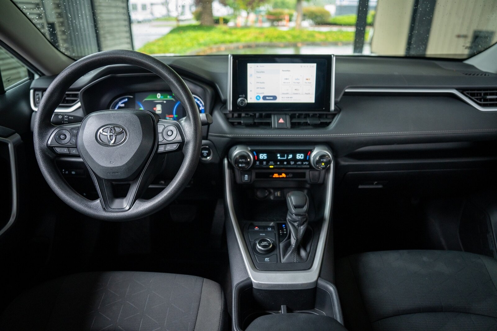2025 Toyota RAV4 Hybrid XLE   - Photo 22 - Renton, WA 98057