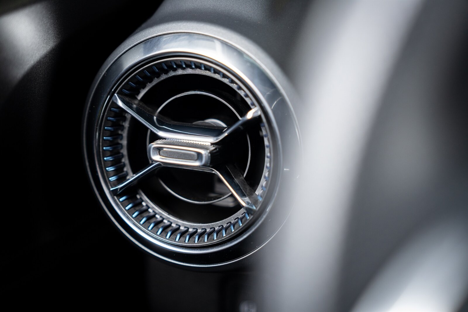 2025 Chevrolet Equinox EV LT   - Photo 41 - Renton, WA 98057