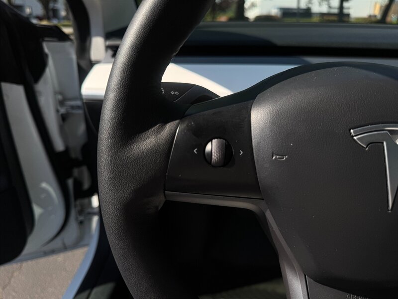 2023 Tesla Model 3   - Photo 15 - Renton, WA 98057