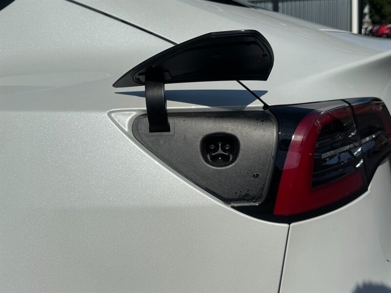 2023 Tesla Model 3   - Photo 22 - Renton, WA 98057