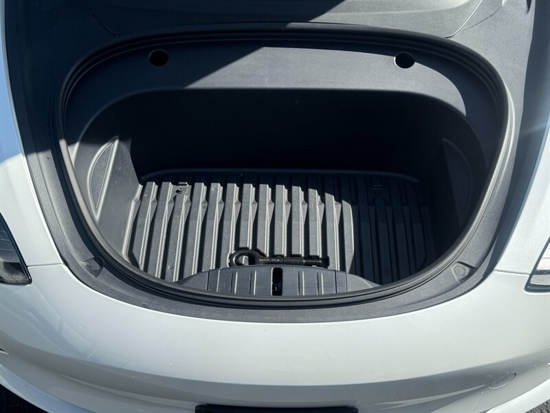 2023 Tesla Model 3   - Photo 5 - Renton, WA 98057