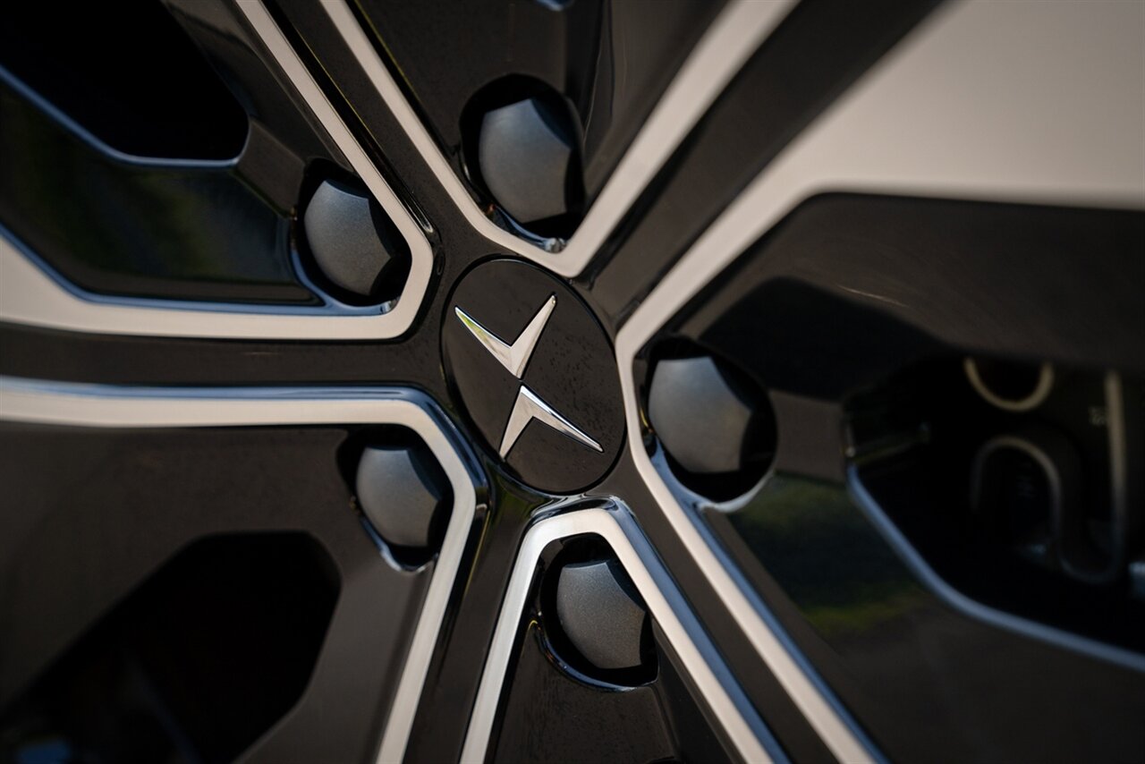 2024 Polestar 2 Long Range Dual Motor   - Photo 18 - Renton, WA 98057