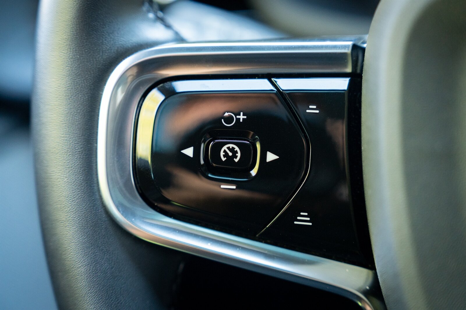 2024 Polestar 2 Long Range Dual Motor   - Photo 35 - Renton, WA 98057