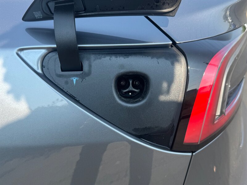 2025 Tesla Model 3 Long Range   - Photo 11 - Renton, WA 98057