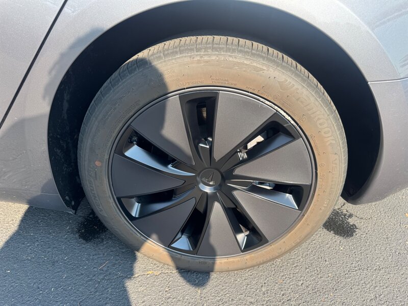2025 Tesla Model 3 Long Range   - Photo 23 - Renton, WA 98057