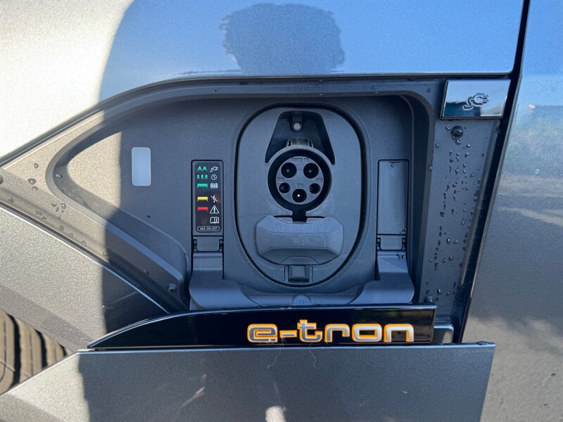 2021 Audi e-tron Sportback quattro Prestige   - Photo 9 - Renton, WA 98057