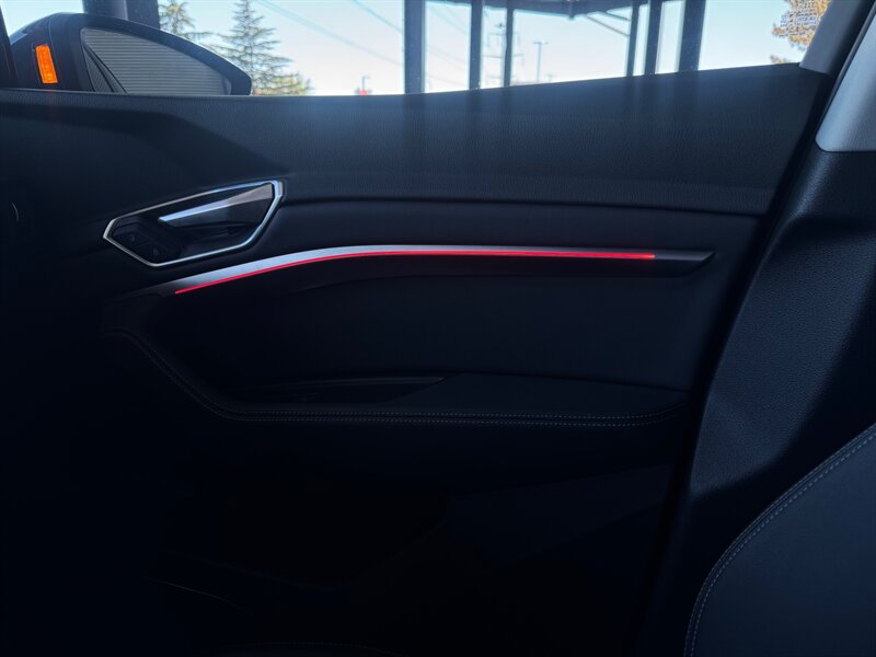 2021 Audi e-tron quattro Premium Plus   - Photo 27 - Renton, WA 98057