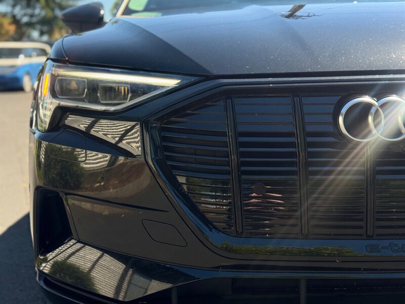 2021 Audi e-tron quattro Premium Plus   - Photo 5 - Renton, WA 98057